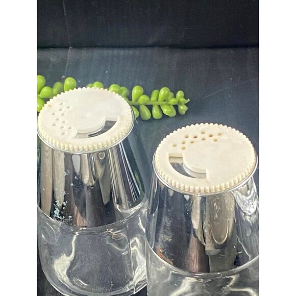 Salt and Pepper Glass Vintage Large Range Shakers 4 Inches Tall Screw On Tops - Picture 4 of 5